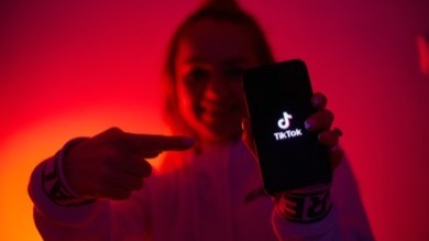 1694064911253053.jpg girl-dark-side-tiktok-promoting-260nw-1945379527-w254_cropped (189).jpg